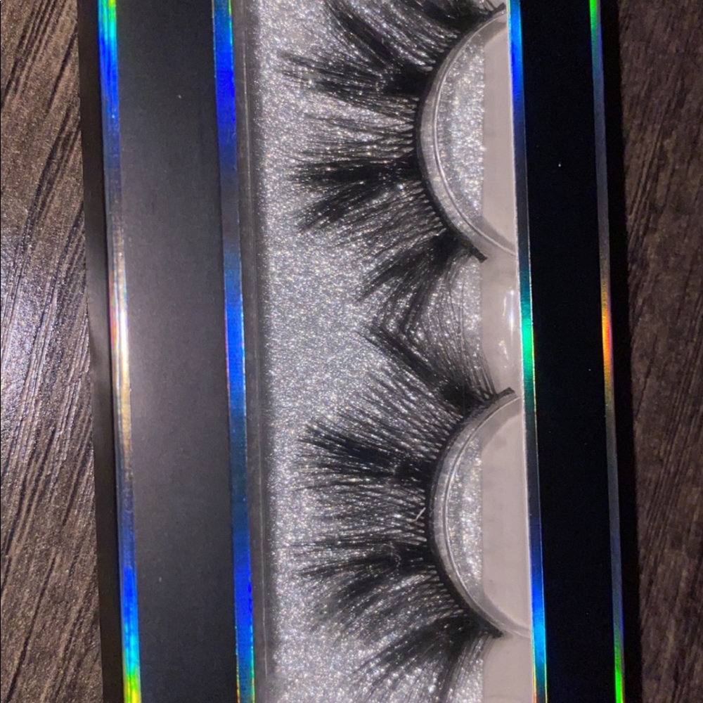 Eyelashes - Picture 7 of 13